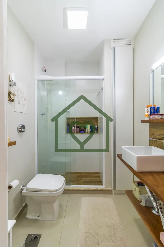 Imagem No Bairro Rio Branco , Apartamento de 02 dormitórios na Rua Vasco da Gama, próximo ao Zaffari Cabr...
