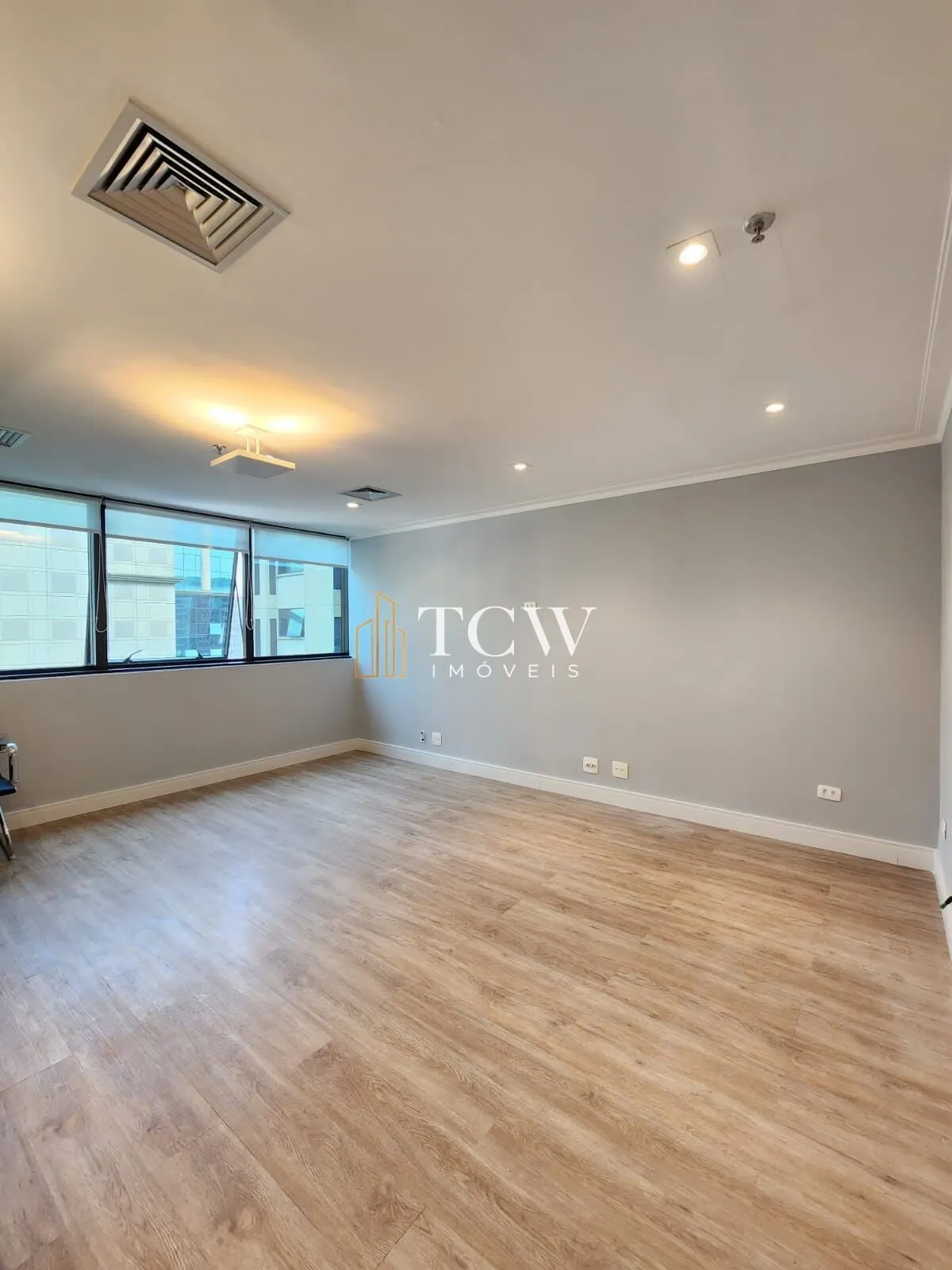 Imagem Sala comercial para alugar no bairro Moema - São Paulo/SP, Zona Sul