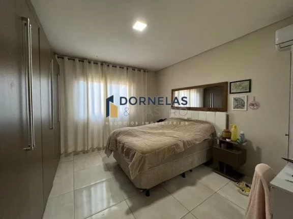 Imagem CASA COM 3 QUARTOS, 1 SUÍTE, VEREDA DA CRUZ, COND. FECHADO ACEITA CARRO