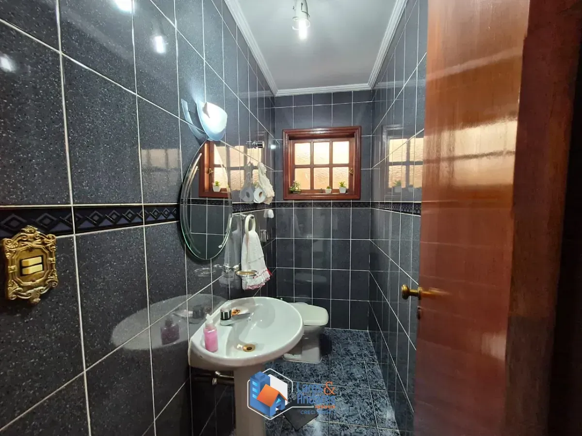 Imagem Casa para venda em Parque São Domingos com 3 quartos, sendo 1 suíte, 313m²