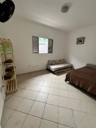 Imagem Vendo casa com 362 mts de área útil, piscina 4x7, barzinho de tijolinho e mármore + EDÌCULA com 2 dormitórios, banheiro Sistema de captação de energia própria fotovoltáica