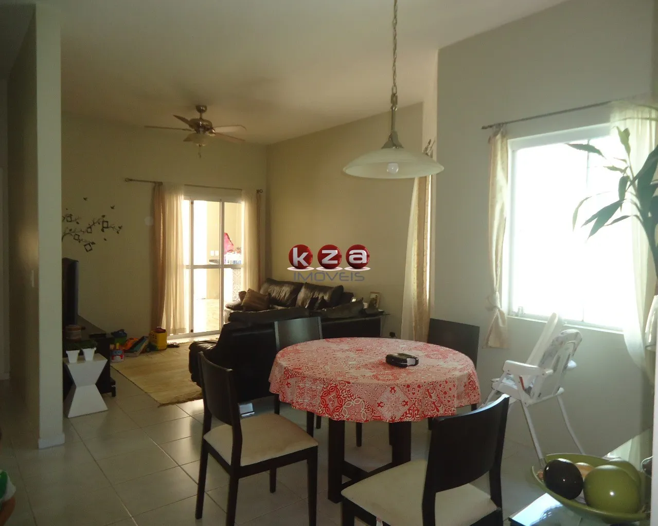 Imagem Casa de Luxo em Condomínio na Vila Capuava, Valinhos-SP: 3 Quartos, 2 Suítes, 2 Salas, 4 Banheiros, 4 Vagas, 191m².