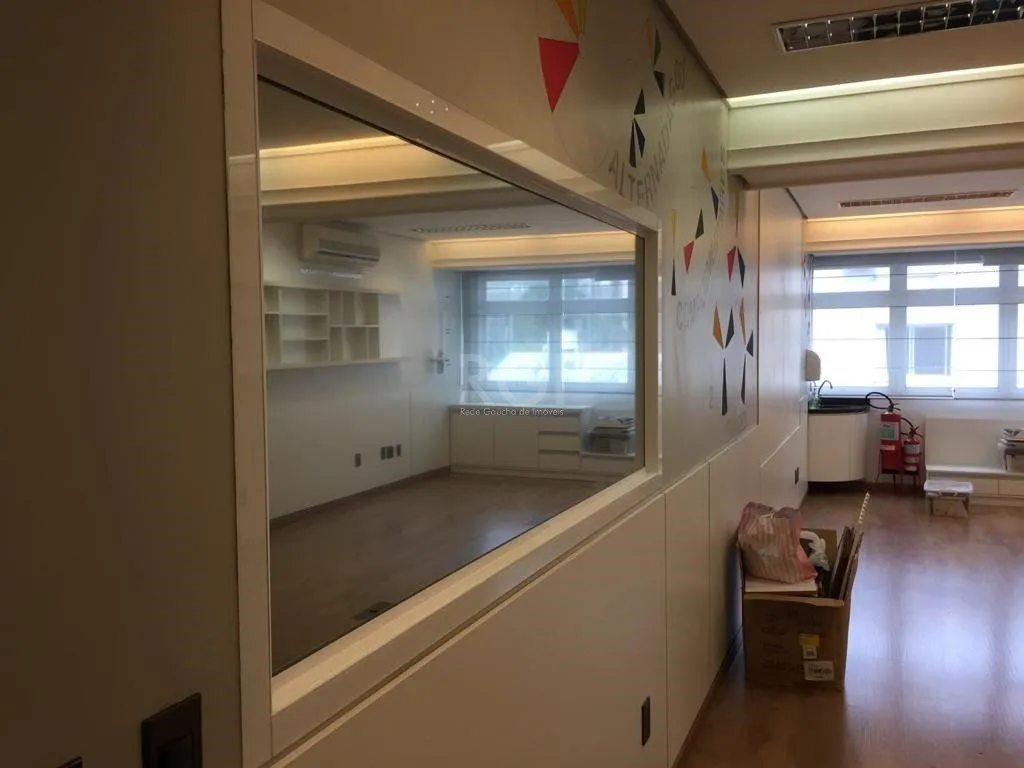 Imagem Conjunto/Sala para Venda - 73.6m², 0 dormitórios, Petrópolis