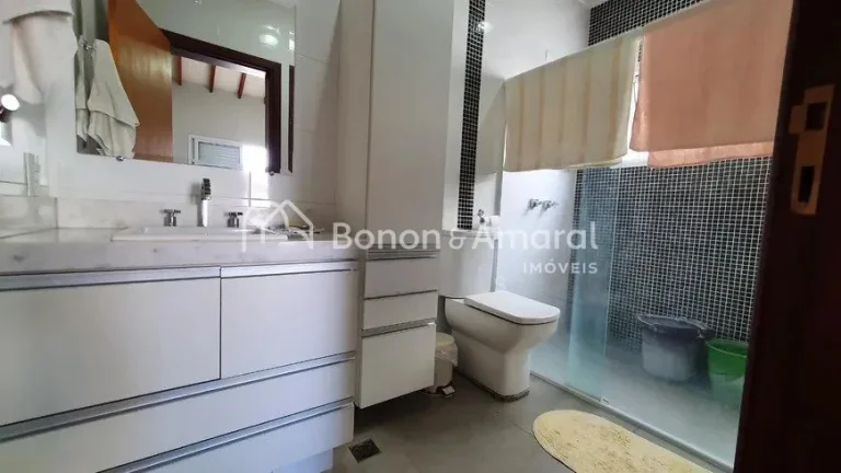 Imagem Impecável casa à venda no Condomínio Parque das Quaresmeiras, na cobiçada região do Alphaville ...