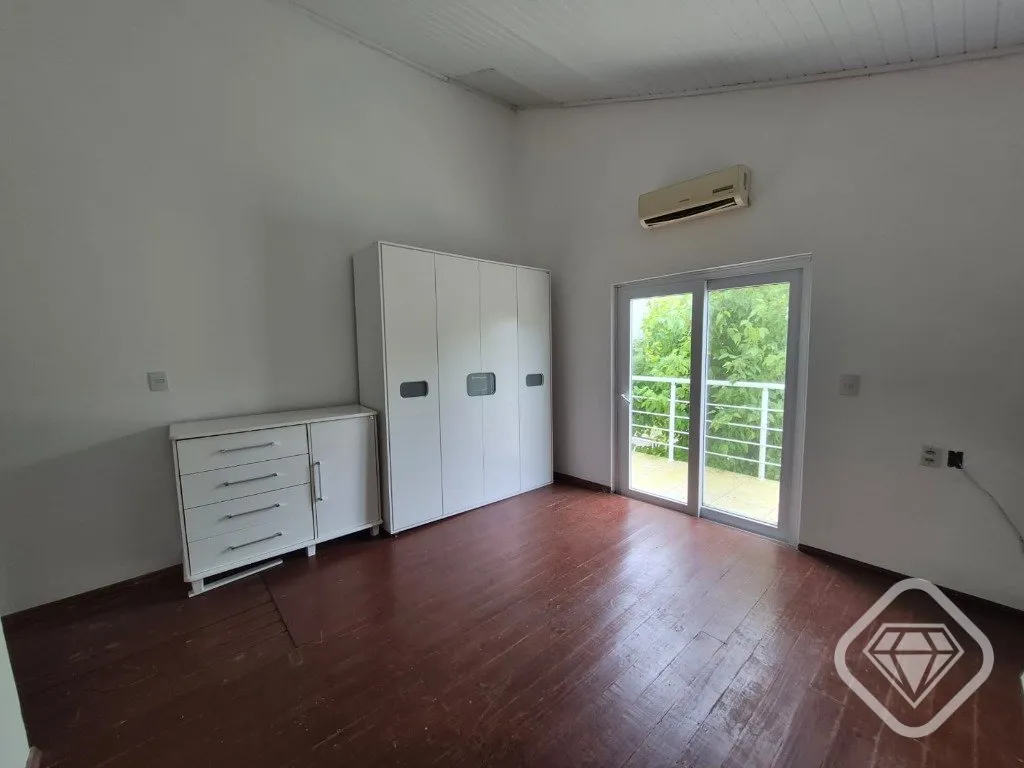 Imagem Uma casa que ganha ainda mais valor pelo espaço que oferece.

Casa de esquina no Jardins do Prado, ...