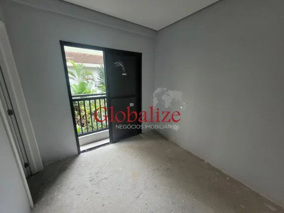 Imagem TRIPLEX COM 02 DORMITÍRIOS SENDO 02 SUÍTES, R$750.000,00, DENTRO DE UM VILLAGIO BEM FAMILIAR, ÓTIMA LOCALIZAÇÃO, AMPLA SALA E POSSUI UM SOLÁRIO