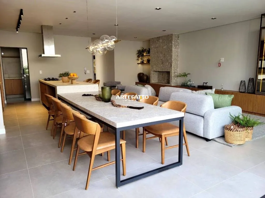Foto do imóvel Casa à venda em Franca, Parque Universitário, com 4 quartos, 300m2 em Avenida Doutor Armando de Salles Oliveira