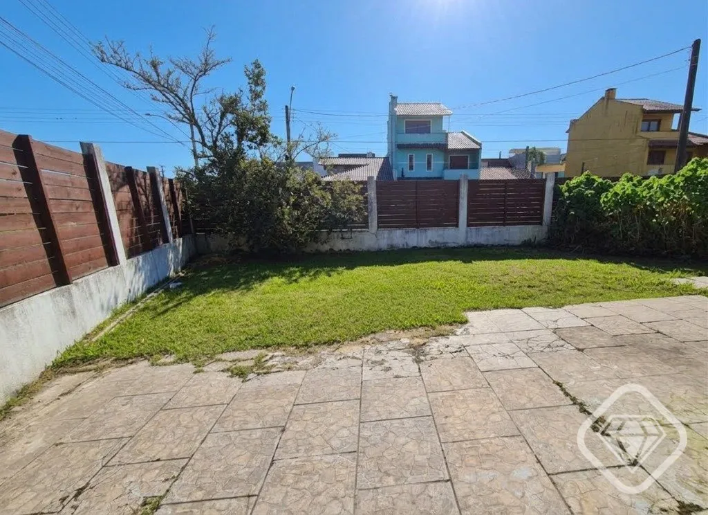 Imagem Belíssimo terreno de esquina, muito bem localizado, frente a praça.

O espaço é todo cercado por...