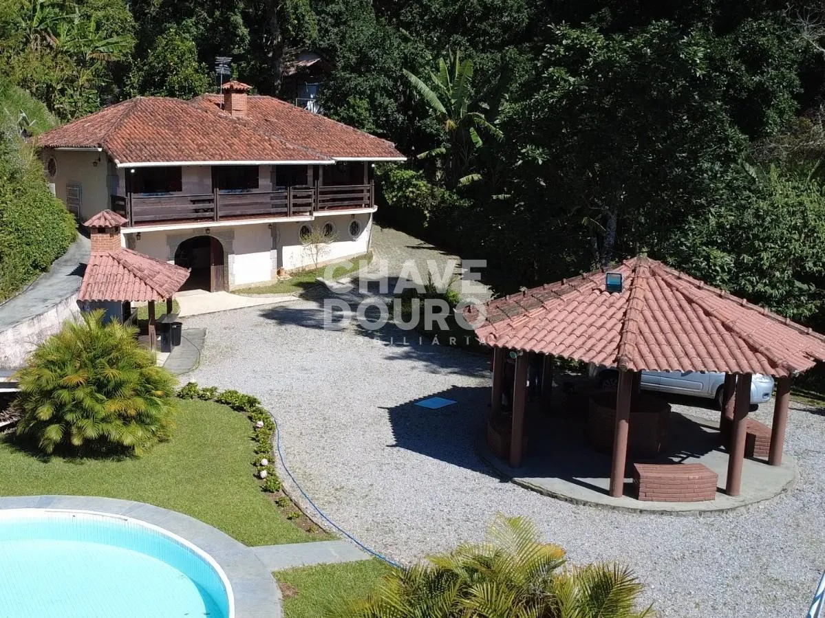 Imagem Casa para Venda em Teresópolis, Iucas, 3 dormitórios, 1 suíte, 3 banheiros