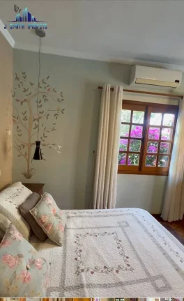 Imagem CASA TÉRREA ESTILO NORMANDO, 4 SUÍTES, TERRENO 1.107m², COND. NA GRANJA