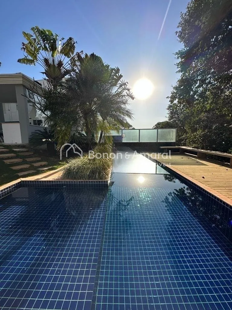 Imagem Casa em condomínio com 367 m² e 4 quartos