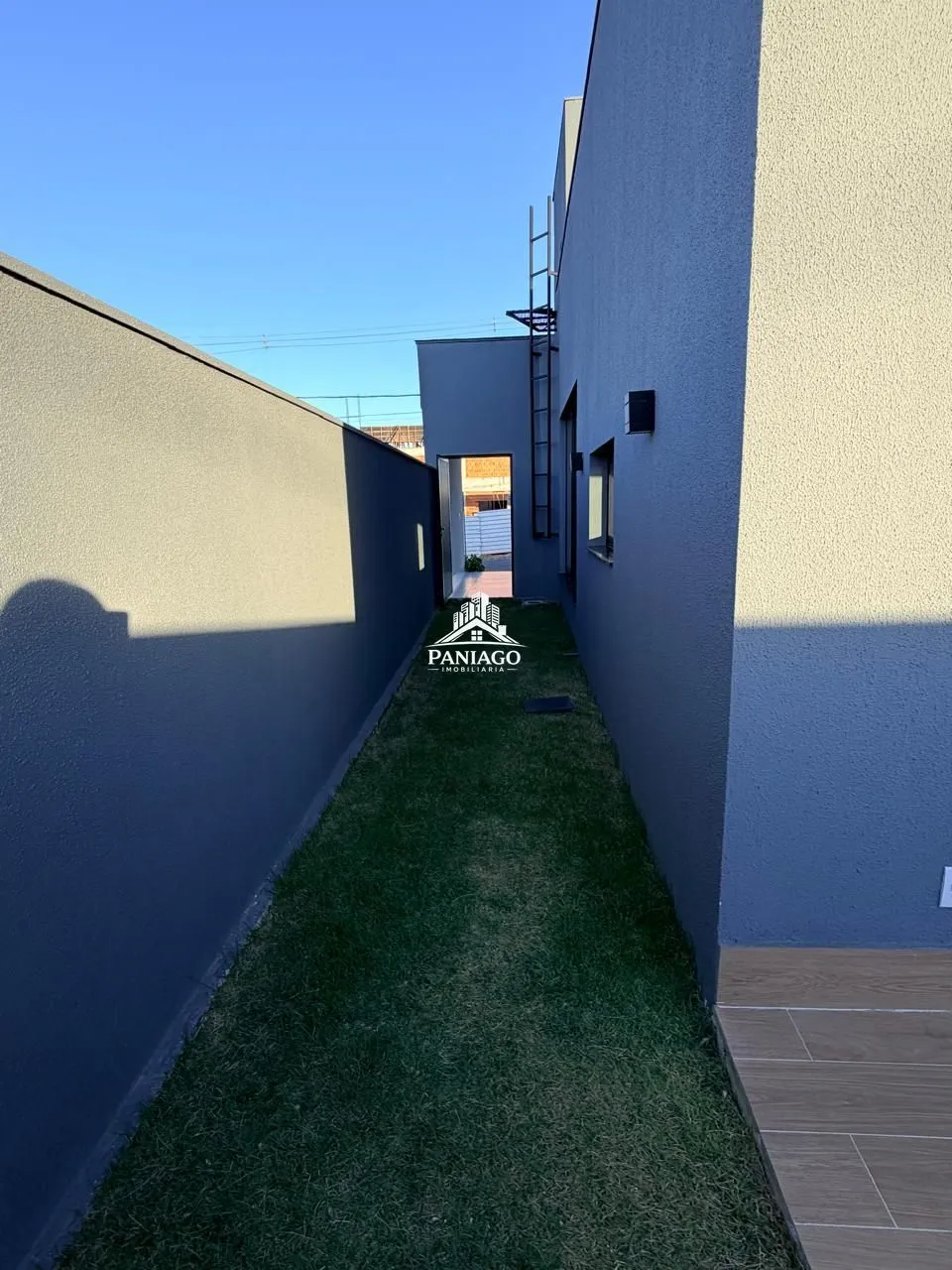 Imagem Casa Nova com 3 Suítes e Piscina à Venda no Condomínio Brisas