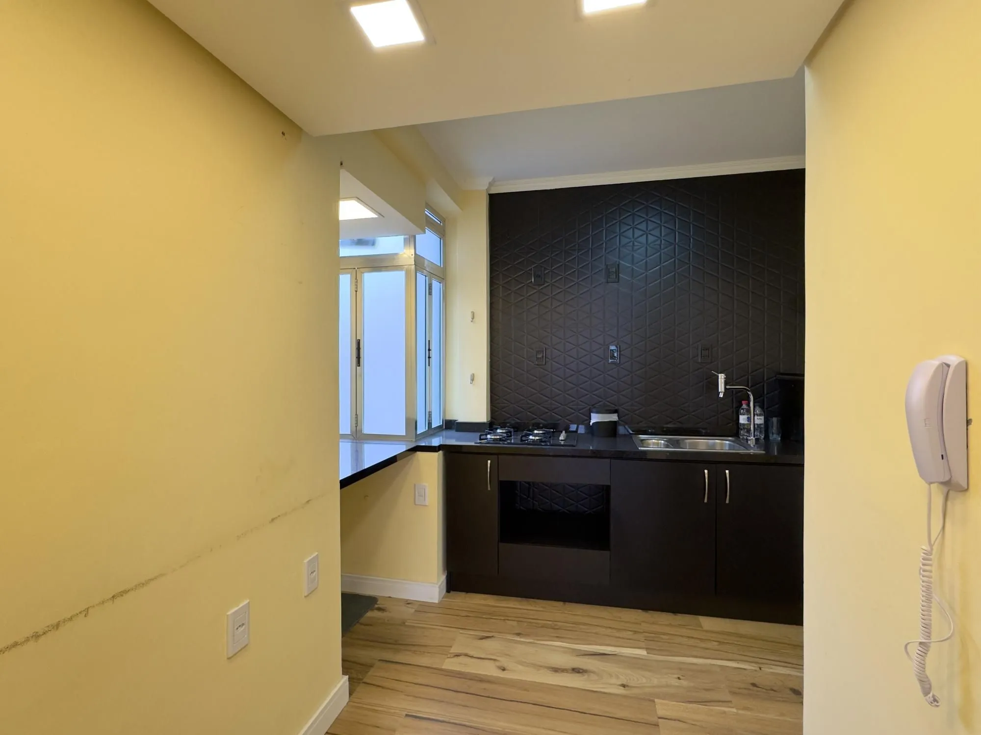 Imagem Apartamento 2 dormitórios, reformado e ensolarado no Centro Histórico