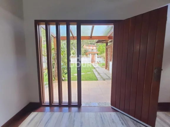 Imagem Casa em condomínio com 4 suítes em terreno plano no Comary!