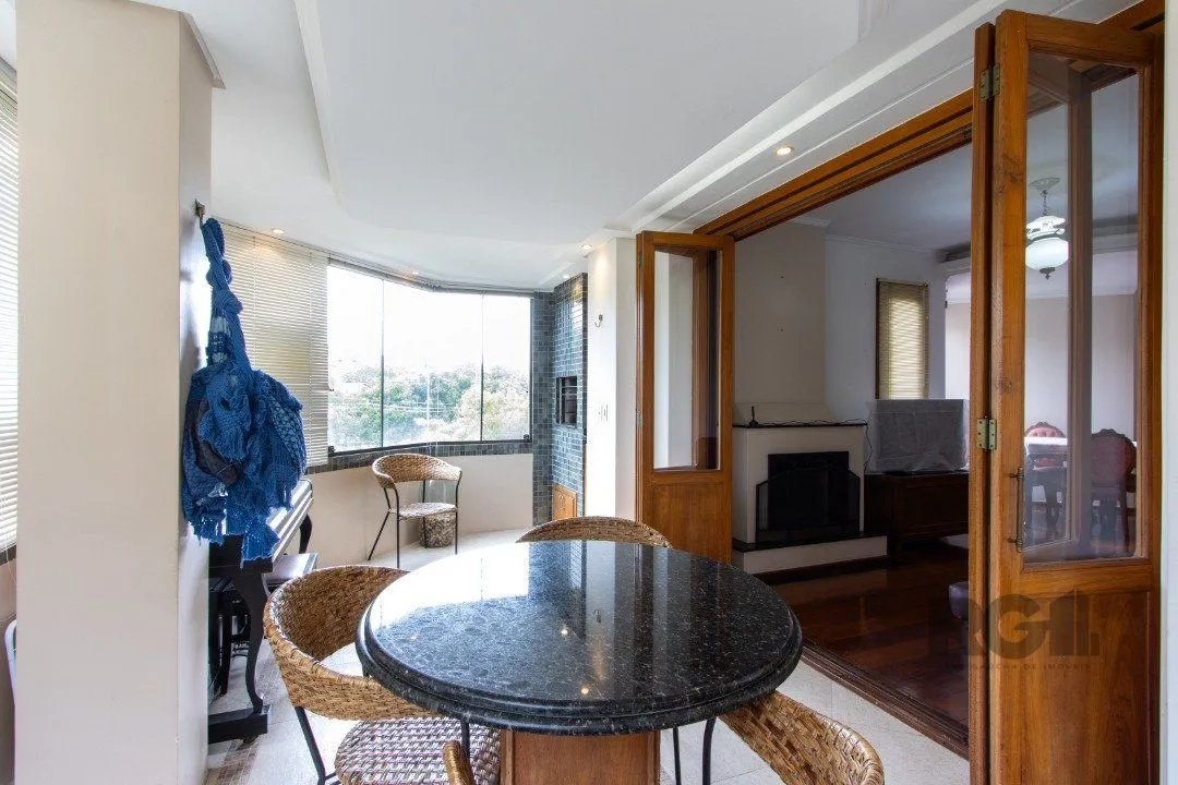 Imagem Apartamento semi mobiliado de 3 quartos com suíte no bairro Tristeza junto ao Colégio Mãe de Deus