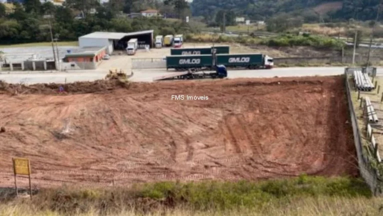 Imagem Galpão com 800m² para locação em Itapecerica da Serra.