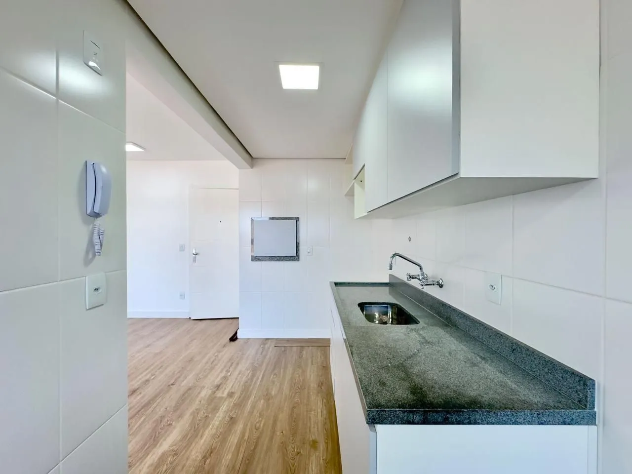 Imagem Apartamento à venda em Porto Alegre, Vila Ipiranga, com 2 quartos, 68m2