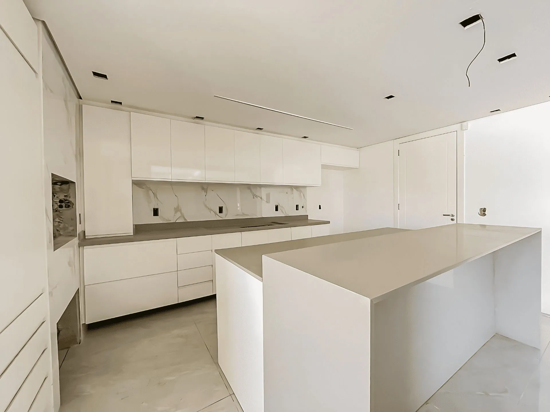 Imagem Casa Reformada com Piscina, 370m², 2 Suítes com Closet no Três Figueiras - POA