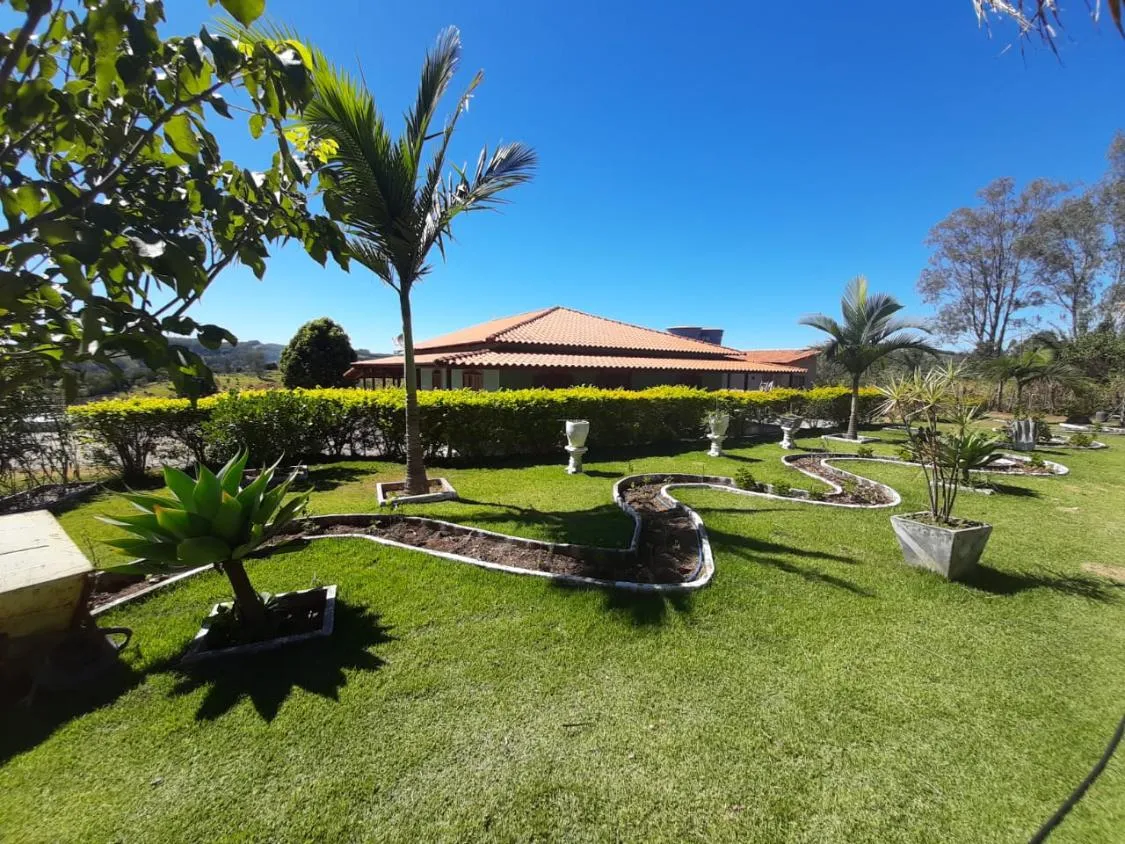 Vendo Lindíssimo Sítio em Itatiaiuçu/MG com 2 hectares (20.000 m²) de área