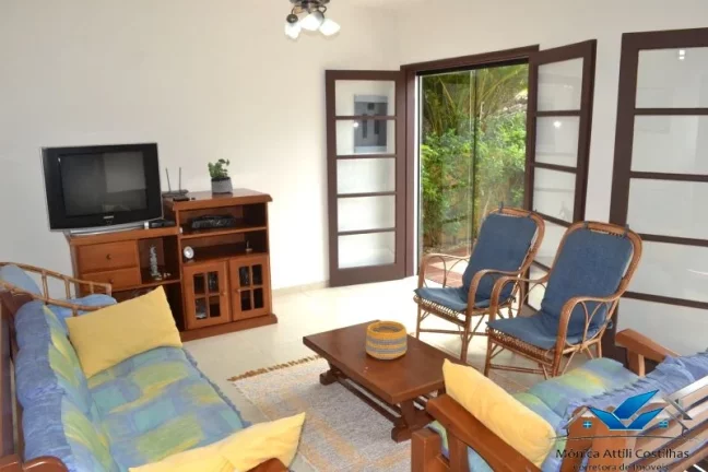 Foto do imóvel Casa Térrea com 4 Dormitórios - 200 m do mar da praia da Enseada, Ubatuba/|SP