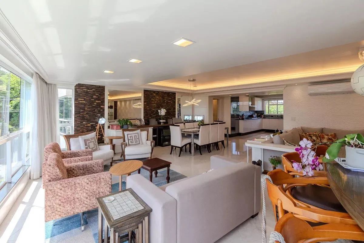 Imagem Apartamento com 3 dormitórios, 2 vagas e 231.61m² - Bairro Menino Deus