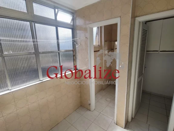 Imagem APARTAMENTO DE 2 DORMITÓRIOS COM DEPENDÊNCIA COMPLETA DE EMPREGADA NO BAIRRO DO EMBARÉ EM SANTOS (SP) POR R$.470.000,00