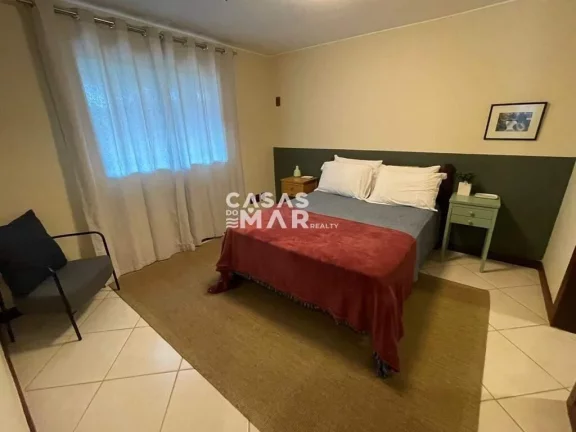 Imagem Casa em condomínio de luxo em Itaipava, Petrópolis-RJ: 4 quartos, 2 suítes, 3 banheiros, 10 vagas, 800m². Imperdível!