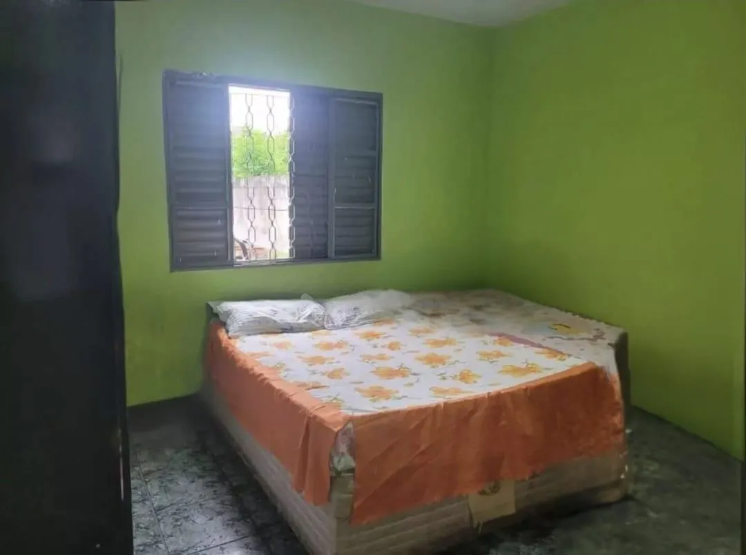 Imagem Casa com 2 Quartos, Amplo Quintal e Potencial de Valorização no Jardim Rosely - Oportunidade Imperdível!