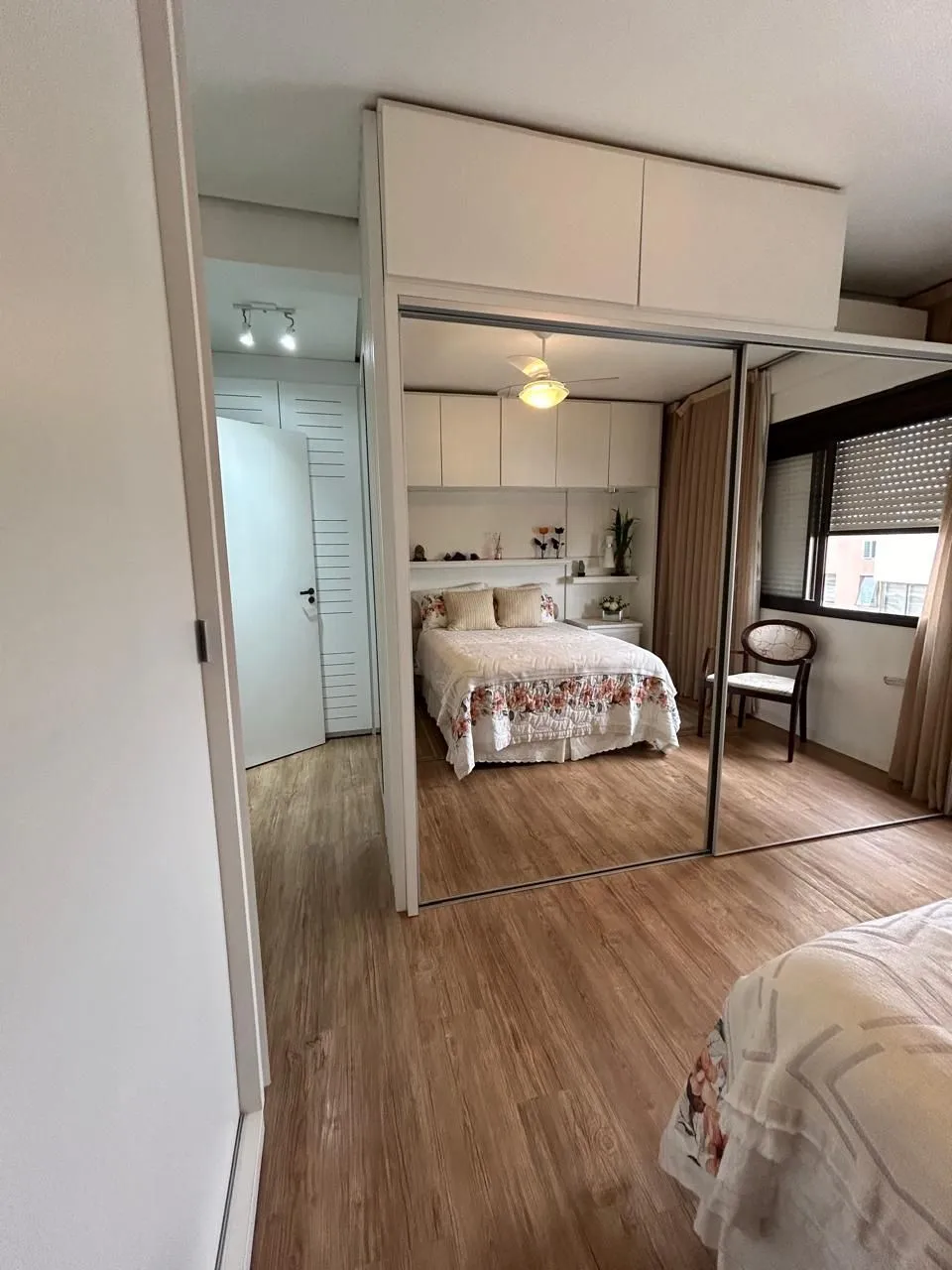 Imagem Apartamento com Suíte, Lareira e 2 Vagas na Zona Norte