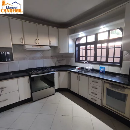 Imagem Casa Averbada à venda em Joinville, bairro Iririú