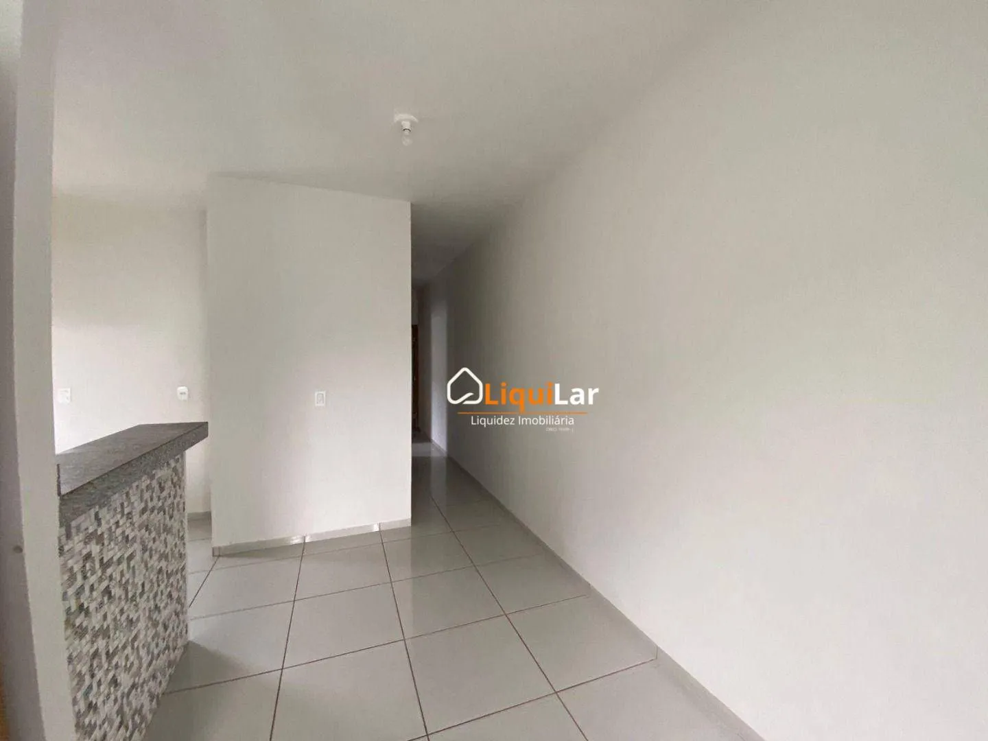 Imagem Casa Usada à Venda no Asfalto com 2 Quartos, Varanda, Amplo Quintal e Possibilidade de Minha Casa Minha Vida