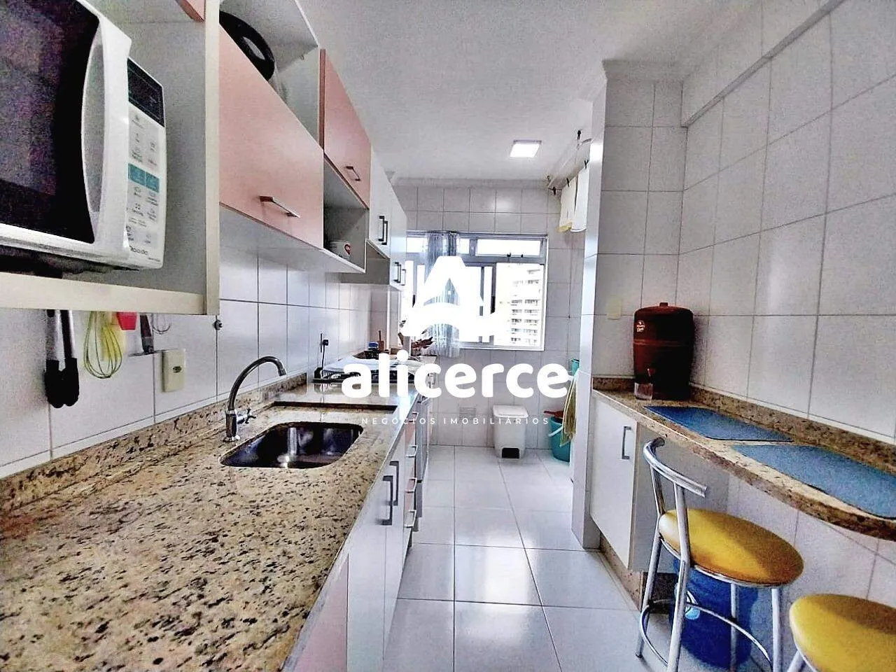 Imagem Aconchegante apartamento com 3 dormitórios e móveis planejados - Campinas, São José/SC