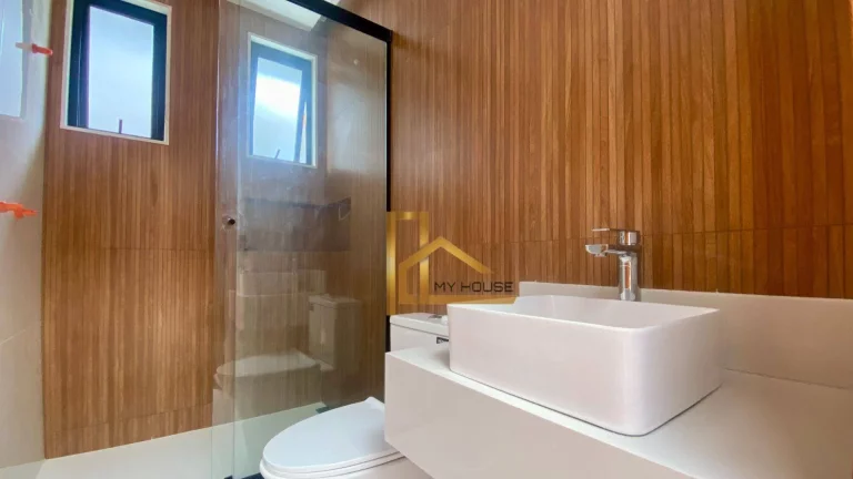 Imagem Casa com 4 Quartos, Nova e em Condomínio Clube a 15 Minutos do Centro de Teresópolis-RJ