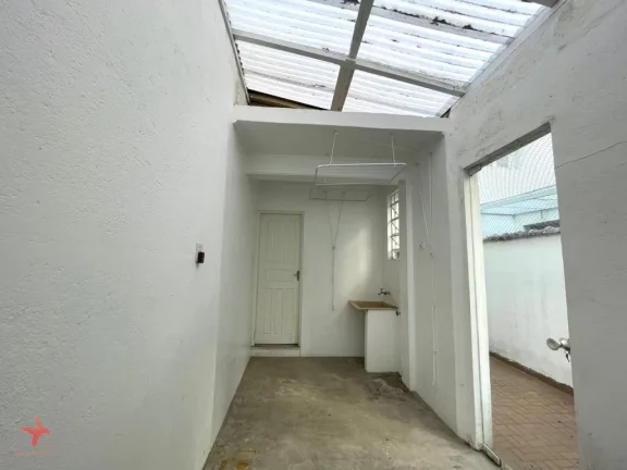 Imagem Imperdível: Casa de vila à venda em Pinheiros, São Paulo-SP, 2 quartos, 1 sala, 2 banheiros, 1 vaga de garagem, 112m² de área.