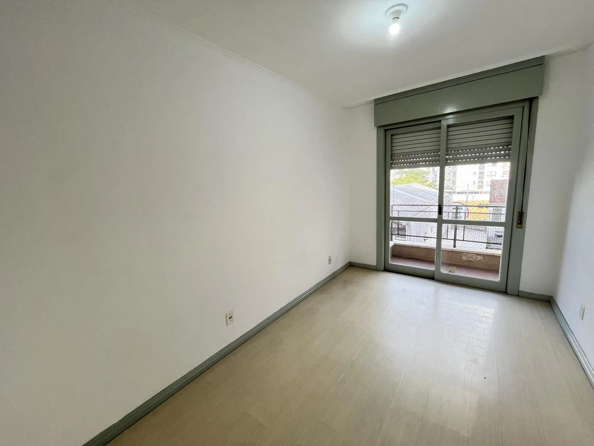 Imagem Apartamento de 1 quarto, 2 sacadas e 1 vaga de garagem no bairro Farroupilha POA