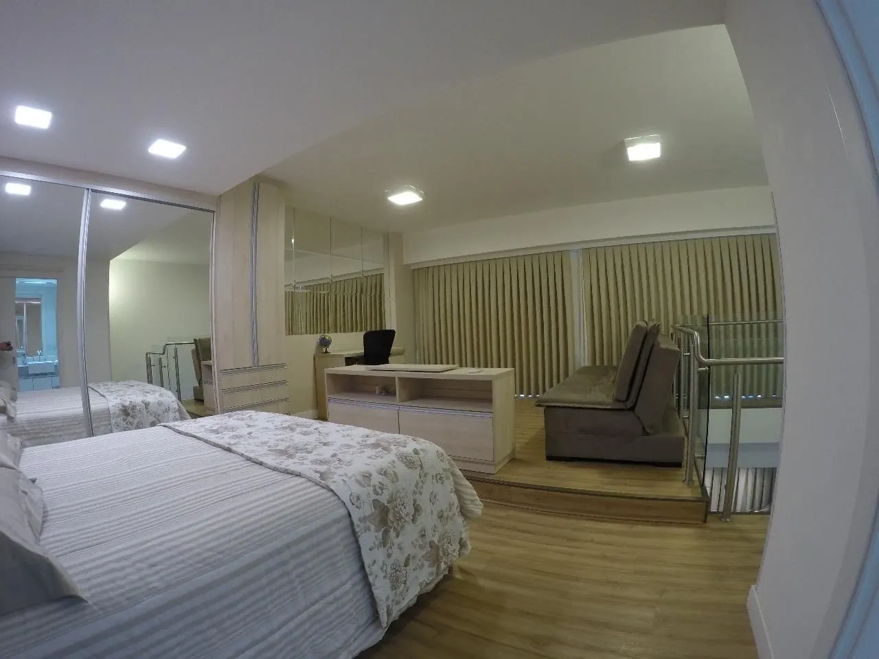 Imagem Vende-se apartamento duplex com 1 quarto , 64m² e 2 vagas - Praia de Belas