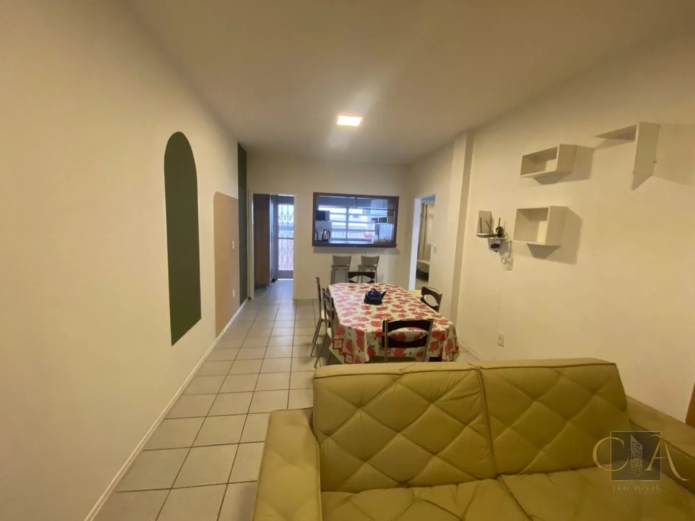 Imagem Apartamento para Temporada em Itapema, Centro, 2 dormitórios, 1 banheiro, 1 vaga