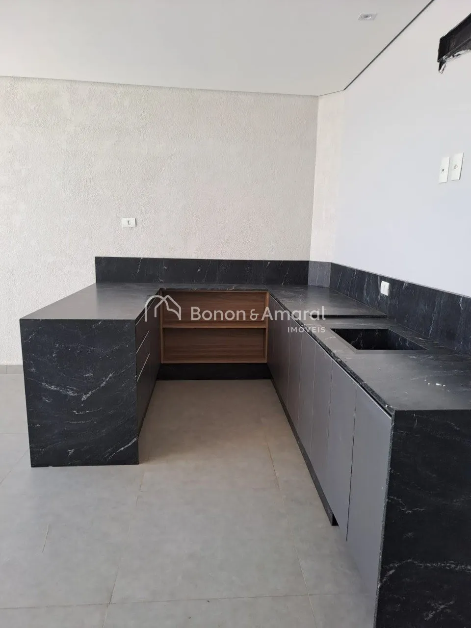Imagem Cobertura à venda com 4 dormitórios, 2 suítes, e 2 vagas de garagem, 217 m² no Taquaral