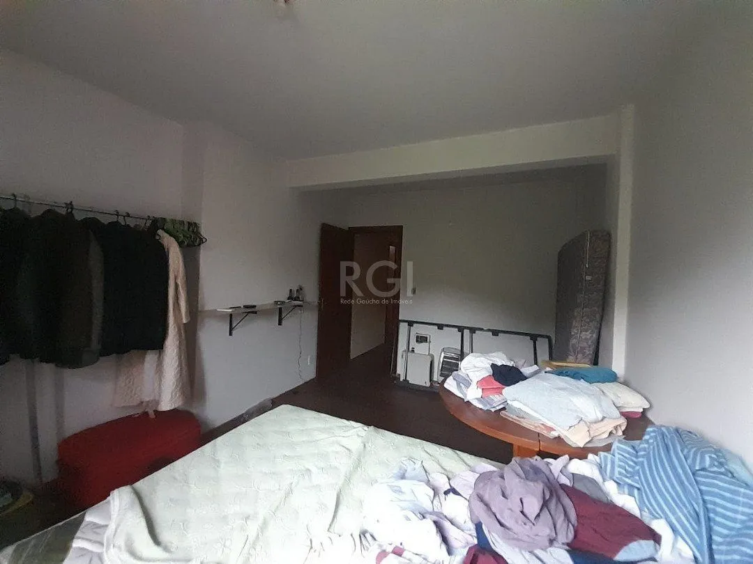 Imagem Casa para Venda com 3 dormitórios, sendo 1 suites e 3 vagas no bairro Ipanema