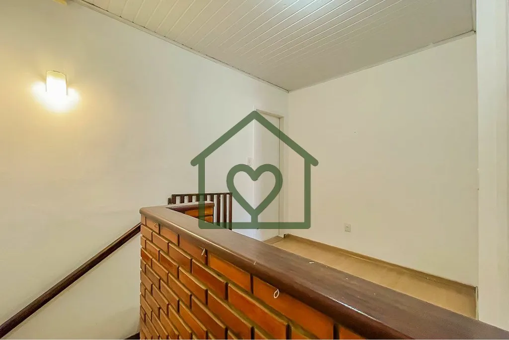 Imagem Casa em condomínio semimobiliada, com 85m² privativos, que combina de forma harmoniosa conforto, f...