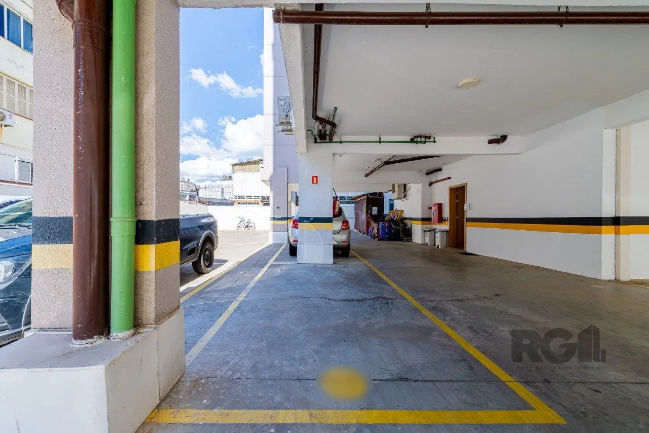 Imagem Apartamento de um quarto, suíte e uma vaga de garagem no bairro Santa Cecilia em Porto Alegre.