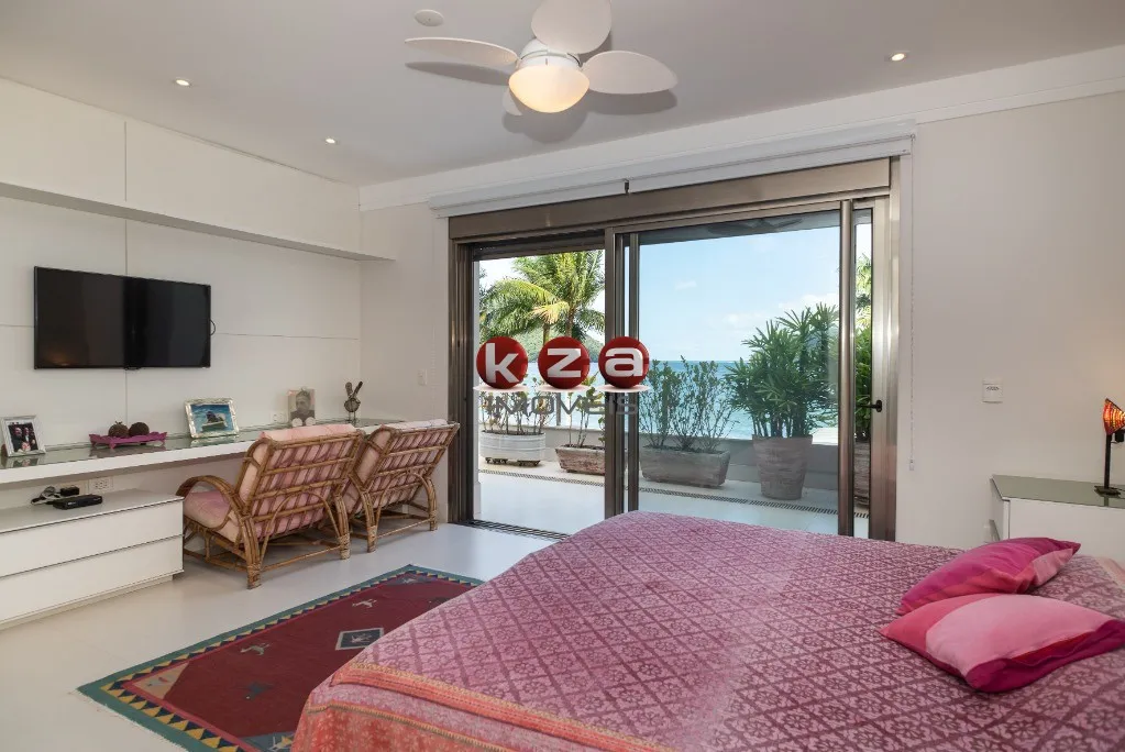 Imagem Maravilhosa casa pé na areia a venda no condomínio Costa Verde, Praia de Tabatinga:8 suítes, amplo lazer com piscina 12 banheiros, 600m².