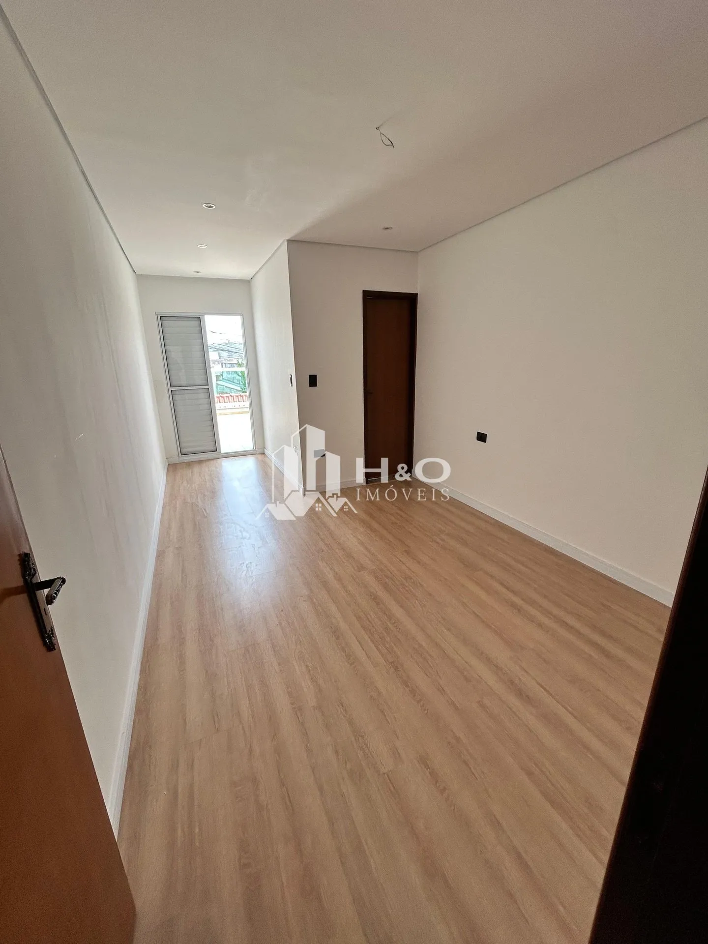 Imagem Sobrado à Venda Próximo ao Metrô Patriarca - 3 Dormitórios, 1 Suíte, Espaço Gourmet e Acabamento de Alto Padrão!