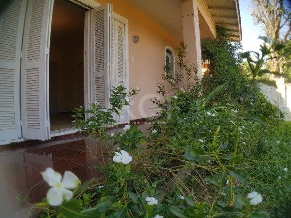 Imagem Casa para Venda - 252m², 3 dormitórios, 2 vagas - Belém Novo