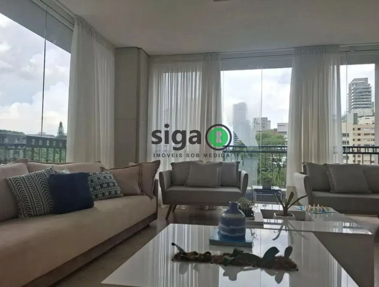 Imagem Apartamento a venda em MOEMA PÁSSAROS com 4 quartos / 4 suítes