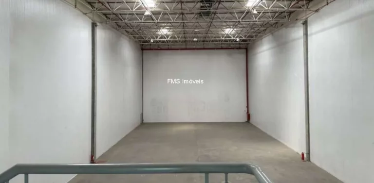 Imagem Galpões para locação com 1.478m² de armazenamento no Embu das Artes/SP.