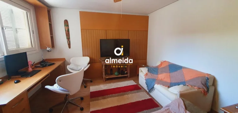 Belíssima Residencial em Condomínio Fechado