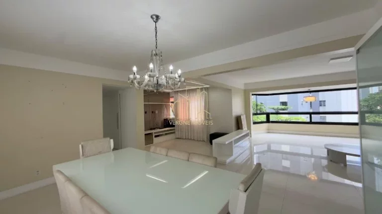 Imagem Apartamento 4 Quartos à Venda em Salvador | 212m², Reformado, 2 Suítes e 2 Vagas