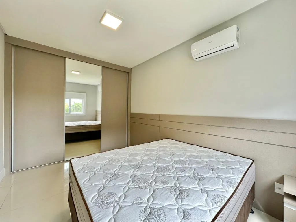 Imagem Casa em Condominio 4 Dormitórios - Bairro Arco Iris