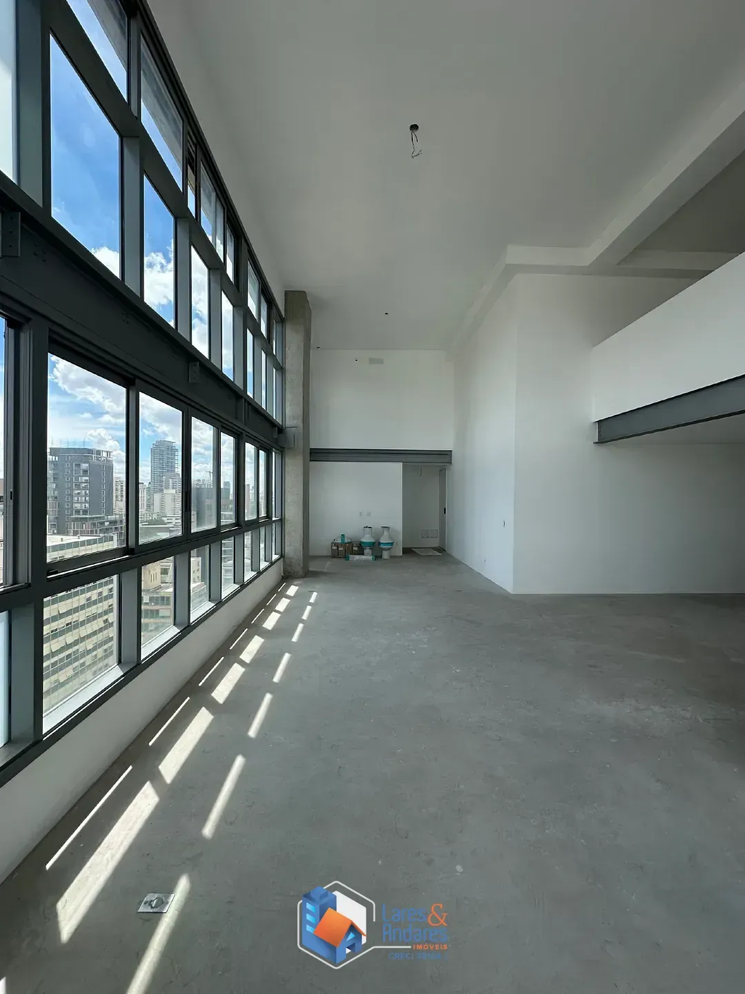 Imagem Duplex para venda em Cerqueira César com 2 quartos, sendo 2 suítes, 148m²